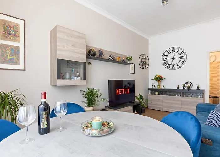 Cozy And Bright Pyramid Apartment Rome