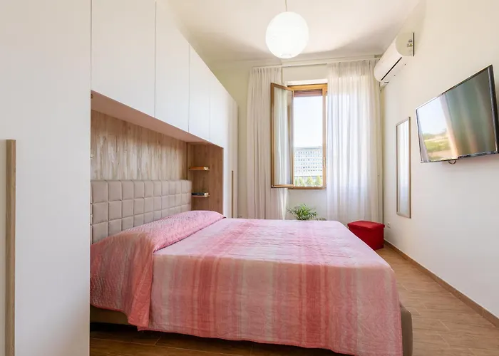 Apartment Cozy And Bright Pyramid